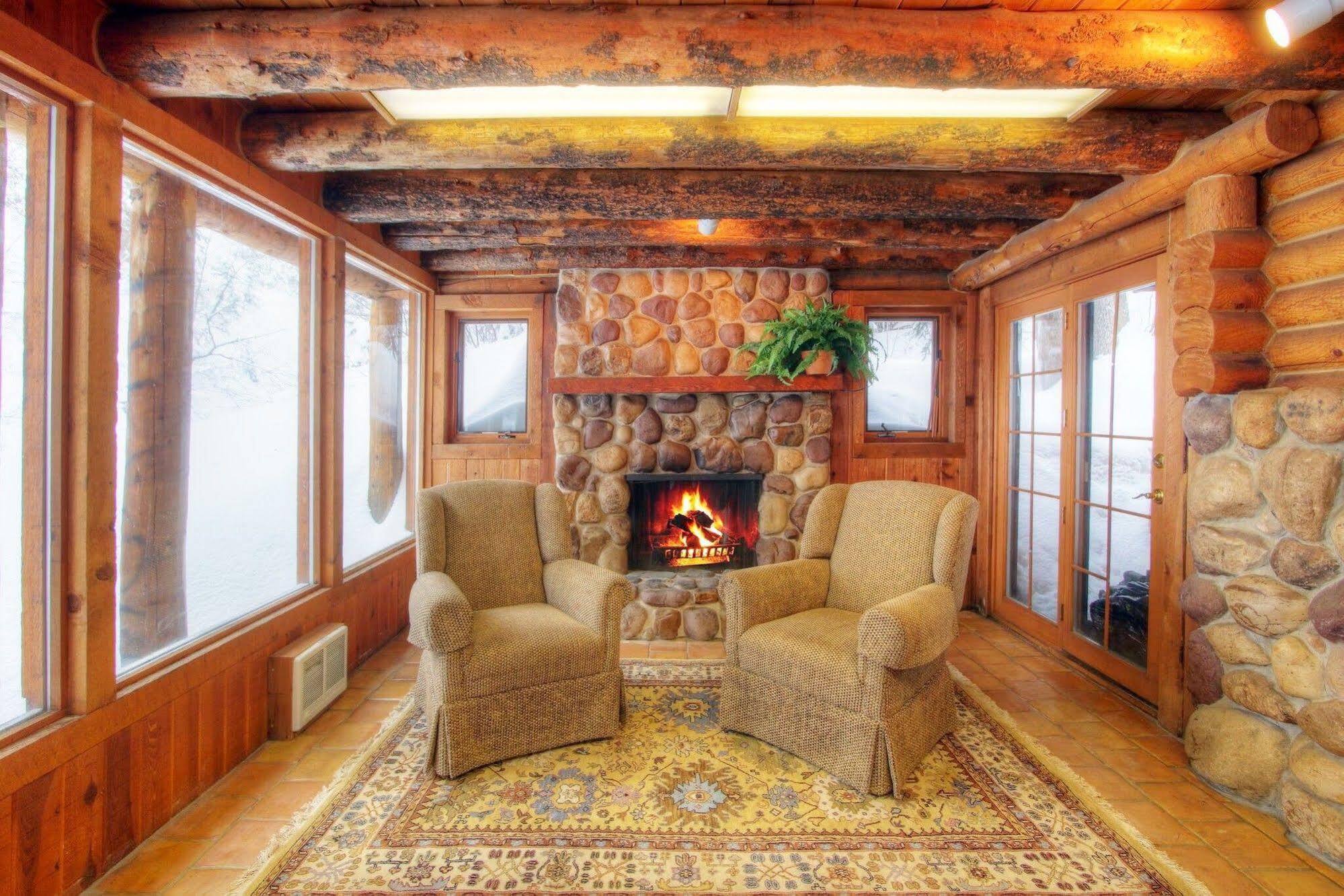 Log Cabin On The Stream Sundance Εξωτερικό φωτογραφία